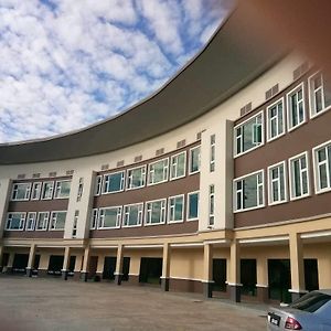 D Arc Hotel Kota Kinabalu Exterior photo
